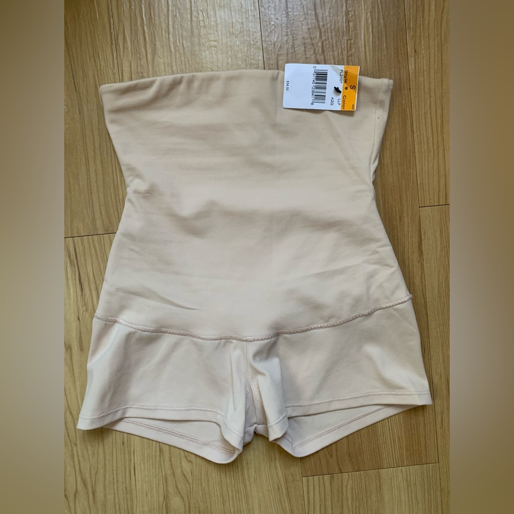 Women’s Maidenform high waist shorts shapewear. Size small. New with tags!